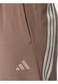 Adidas - adidas Spodnie dresowe Kit 3-Stripes Regular Cuffed KW2361 Beżowy Regular Fit. Kolor: beżowy. Materiał: bawełna #4