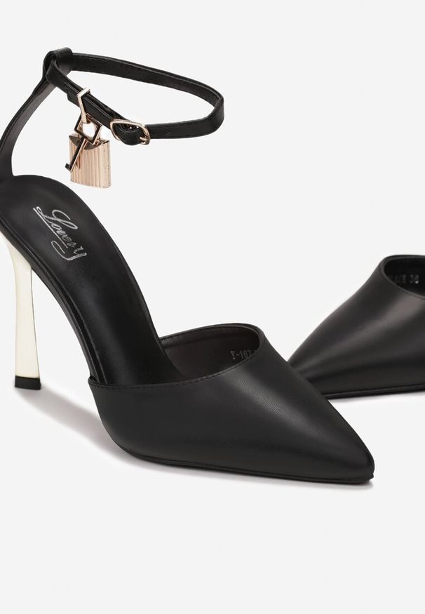 Born2be - Czarne Czółenka na Wysokiej Metalicznej Szpilce Davionna. Nosek buta: szpiczasty. Zapięcie: pasek. Kolor: czarny