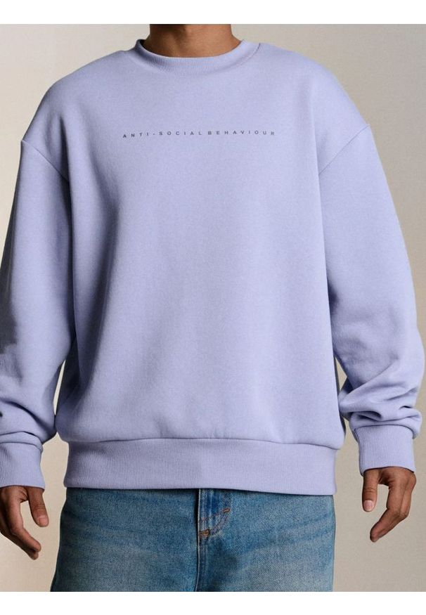 Sinsay - Bluza z napisem - fioletowy. Kolor: fioletowy. Wzór: napisy