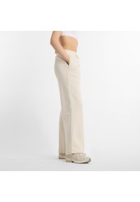 Spodnie damskie New Balance WP51503LIN – beżowe. Kolor: beżowy. Materiał: bawełna, poliester. Wzór: haft, aplikacja #6