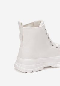 Born2be - Białe Trampki Diomareo. Nosek buta: okrągły. Zapięcie: klamry. Kolor: biały. Materiał: materiał, dresówka, guma, jeans. Szerokość cholewki: normalna. Wzór: aplikacja #2
