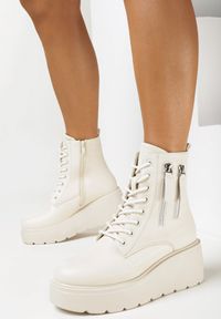 Born2be - Beżowe Botki na Koturnie z Ozdobnymi Suwakami na Cholewce Brarca. Zapięcie: zamek. Kolor: beżowy. Szerokość cholewki: normalna. Obcas: na koturnie #3