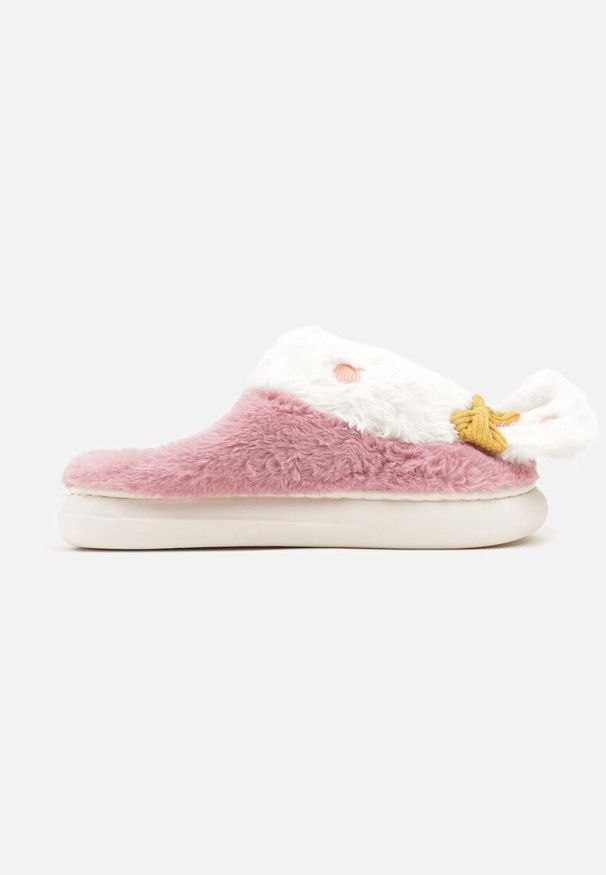 Born2be - Różowe Płaskie Kapcie z Aplikacją Króliczka 3D Temilie. Kolor: różowy. Materiał: dresówka. Wzór: aplikacja. Styl: elegancki