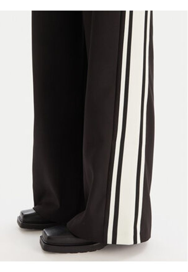 Patrizia Pepe Spodnie dresowe 2P1716/A664-K103 Czarny Regular Fit. Kolor: czarny. Materiał: syntetyk