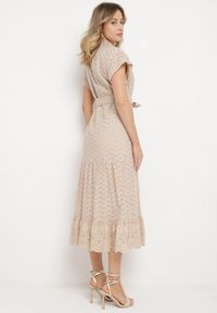 Born2be - Beżowa Sukienka Bawełniana z Ażurowym Wzorem i Wiązanym Paskiem Kelilena. Okazja: na co dzień. Kolor: beżowy. Materiał: bawełna. Długość rękawa: krótki rękaw. Wzór: ażurowy. Typ sukienki: rozkloszowane. Styl: elegancki, casual, retro #5