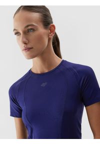 4f - Koszulka do biegania slim szybkoschnąca damska. Kolor: niebieski. Materiał: dzianina, włókno, materiał. Długość: krótkie. Sport: fitness, bieganie