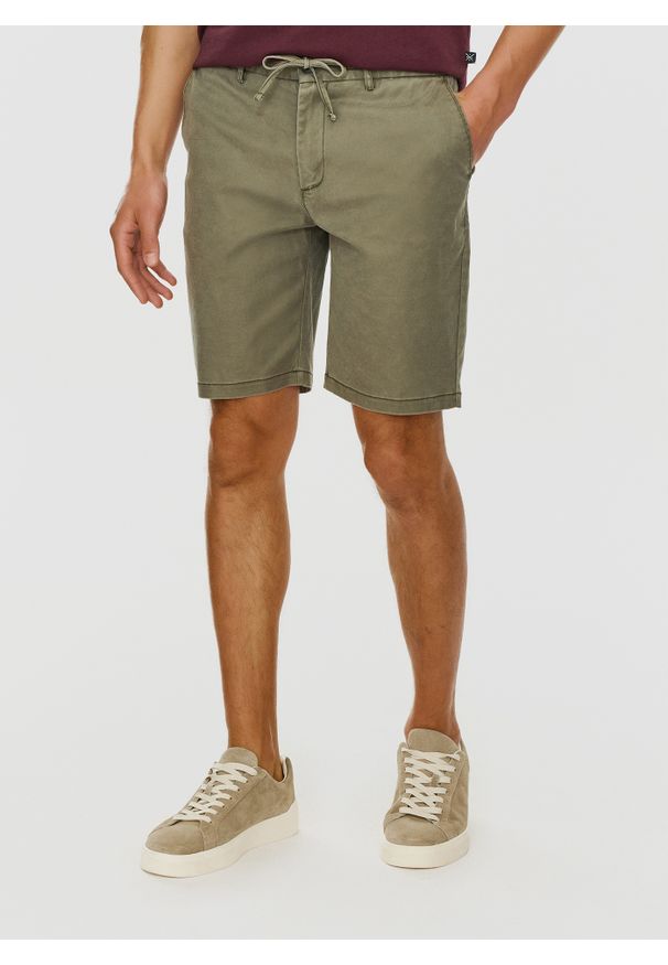 Pako Lorente - PAKO LORENTE – Zielone gładkie szorty męskie. Okazja: na co dzień. Kolor: zielony. Długość: krótkie. Wzór: gładki. Sezon: lato. Styl: casual