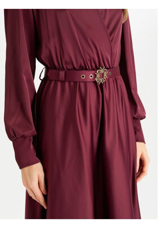 Rinascimento Sukienka koktajlowa CFC0125426003 Bordowy Regular Fit. Kolor: czerwony. Materiał: syntetyk. Styl: wizytowy