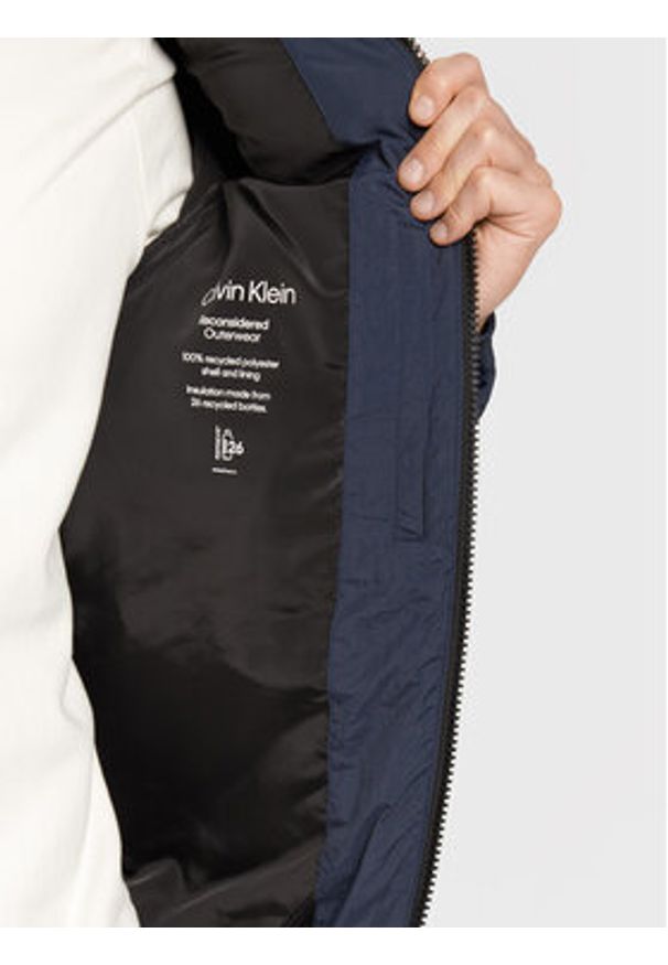 Calvin Klein Kurtka zimowa K10K110336 Granatowy Regular Fit. Kolor: niebieski. Materiał: syntetyk. Sezon: zima