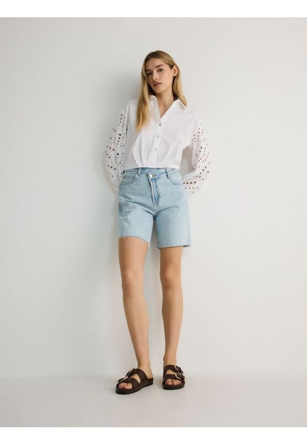 Reserved - Koszula z ażurowymi rękawami - złamana biel. Materiał: bawełna. Długość: krótkie. Wzór: ażurowy