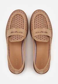 Born2be - Ciemnobeżowe Mokasyny VICES z Siateczki i Plecionki Asteorea. Okazja: na co dzień, na randkę. Kolor: beżowy. Styl: casual, elegancki #6