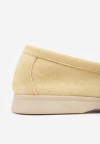 Born2be - Żółte Lekkie Mokasyny VICES z Metalowymi Ozdobami i Skórzaną Wkladką Adrialee. Nosek buta: okrągły. Kolor: żółty. Materiał: skóra. Wzór: aplikacja. Obcas: na obcasie. Styl: klasyczny. Wysokość obcasa: niski #5