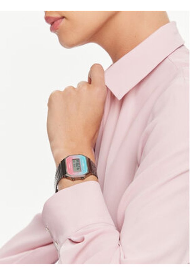 Casio Zegarek A168WERB-2AEF Srebrny. Kolor: srebrny