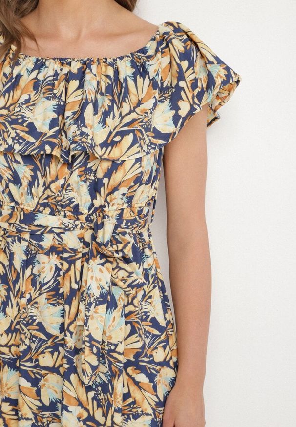 Born2be - Granatowa Sukienka Hiszpanka z Bawełną w Kwiaty Mreova. Okazja: na co dzień. Typ kołnierza: dekolt hiszpanka. Kolor: niebieski. Materiał: bawełna. Wzór: kwiaty. Styl: klasyczny, casual, elegancki