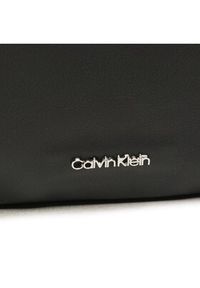 Calvin Klein Torebka Puffed Shoulder Bag K60K611020 Czarny. Kolor: czarny. Materiał: skórzane