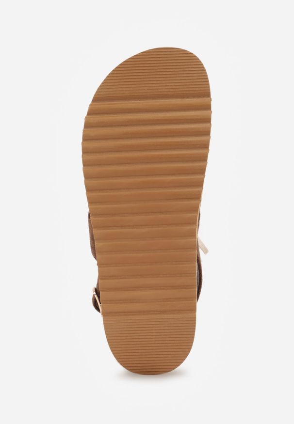 Renee - Ciemnobrązowe Sandały VICES z Frędzlami w Stylu Boho Wind. Okazja: na spacer. Zapięcie: sprzączka. Kolor: brązowy. Materiał: len, jeans. Styl: boho