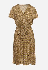 Born2be - Żółta Sukienka z Wiskozy z Kopertowym Dekoltem i Gumką w Talii Moanalise. Kolor: żółty. Materiał: wiskoza. Sezon: lato. Typ sukienki: kopertowe #4