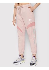 Spodnie dresowe Nike. Kolor: różowy. Materiał: dresówka #1