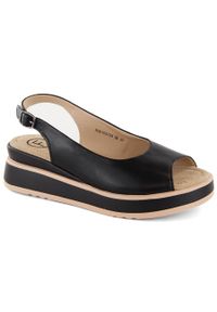 Skórzane sandały damskie na platformie czarne Filippo DS6153. Kolor: czarny. Materiał: skóra. Obcas: na platformie