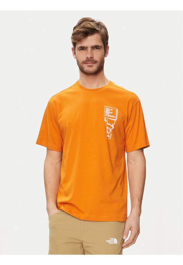 The North Face T-Shirt NF0A87FF Pomarańczowy Regular Fit. Kolor: pomarańczowy. Materiał: bawełna