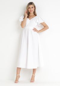 Born2be - Biała Sukienka Midi z Falbanami przy Ramionach Happisa. Typ kołnierza: kołnierz z falbankami. Kolor: biały. Styl: elegancki. Długość: midi #2