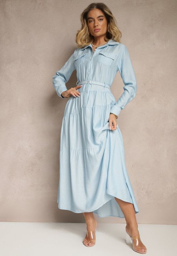 Renee - Niebieska Rozkloszowana Sukienka z Wiskozy z Guzikami i Paskiem Ronesa. Okazja: na co dzień. Kolor: niebieski. Materiał: wiskoza. Typ sukienki: proste. Styl: elegancki, casual