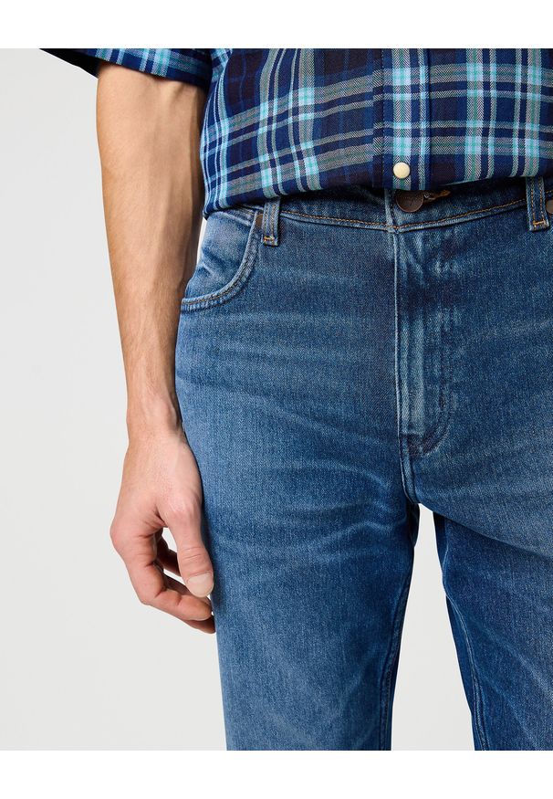 Wrangler - WRANGLER MĘSKIE SPODNIE JEANSOWE WRANGLER GREENSBORO DENIM DUSK 112362444