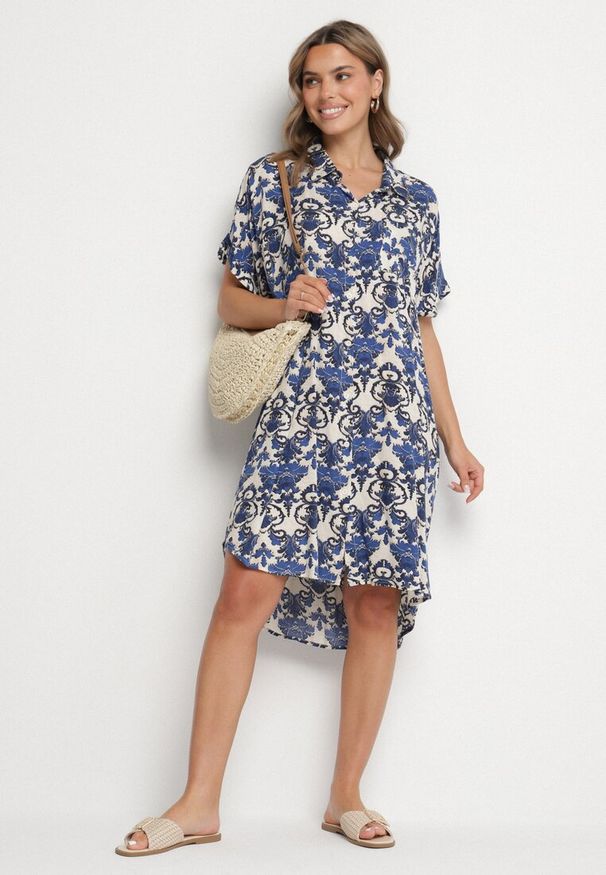 Born2be - Granatowa Pudełkowa Sukienka Koszulowa z Wiskozy w Ornamentalny Print Vanisse. Okazja: na co dzień. Kolor: niebieski. Materiał: wiskoza. Długość rękawa: krótki rękaw. Wzór: nadruk. Sezon: wiosna, lato. Typ sukienki: koszulowe. Styl: casual