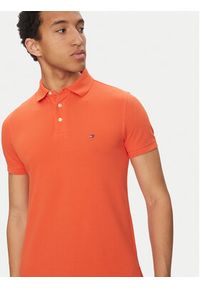 TOMMY HILFIGER - Tommy Hilfiger Polo 1985 MW0MW17771 Pomarańczowy Slim Fit. Typ kołnierza: polo. Kolor: pomarańczowy. Materiał: bawełna