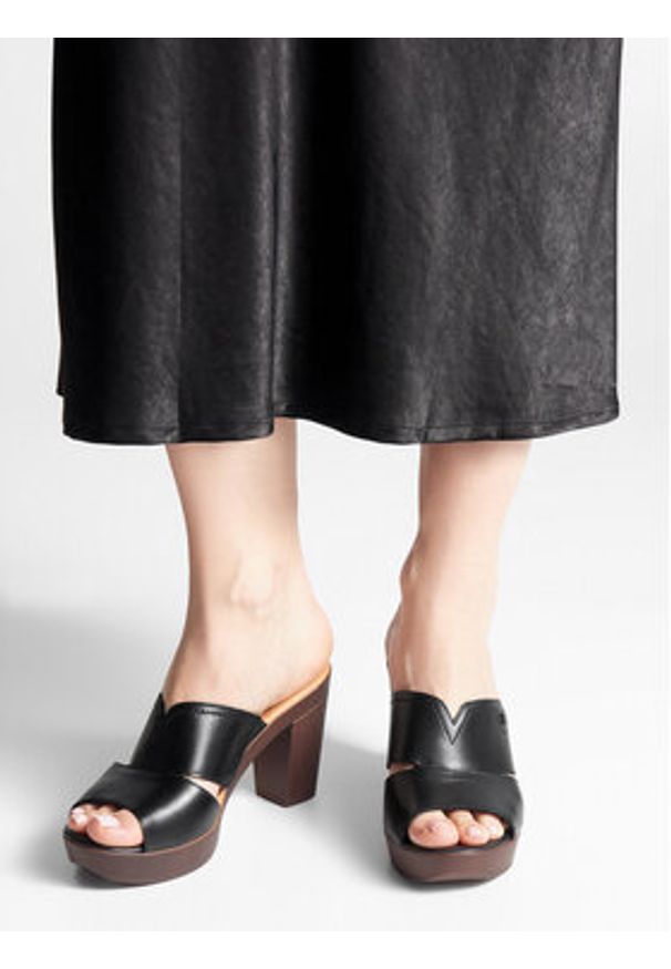 Lasocki Klapki EST-2025-14 Czarny. Kolor: czarny. Materiał: skóra