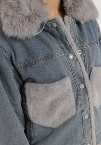 Born2be - Niebieska Kurtka Daeigina. Okazja: na co dzień. Kolor: niebieski. Materiał: futro, jeans, materiał. Długość rękawa: długi rękaw. Długość: długie. Styl: casual #3