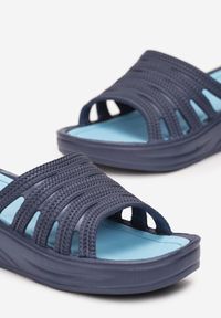 Born2be - Granatowe Piankowe Klapki na Niskim Koturnie z Wycięciami Lianasa. Kolor: niebieski. Obcas: na koturnie #2