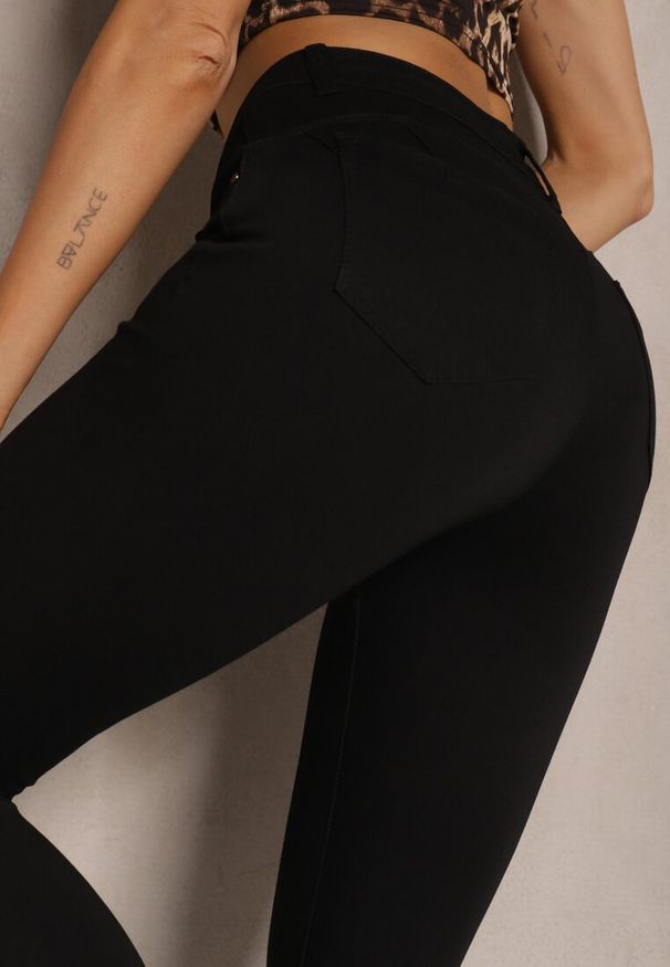 Renee - Czarne Jeansy z Bawełną Skinny High Waist Push Up Totanna. Okazja: na co dzień, na spotkanie biznesowe, do pracy. Stan: podwyższony. Kolor: czarny. Styl: biznesowy, elegancki, casual
