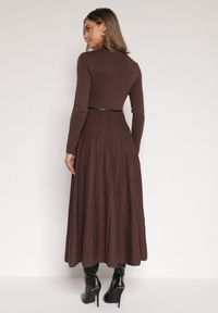 Born2be - Brązowa Rozkloszowana Sukienka z Dzianiny z Wiskozą z Długim Rękawem i Paskiem Tusmina. Okazja: na co dzień. Kolor: brązowy. Materiał: wiskoza, dzianina. Długość rękawa: długi rękaw. Styl: klasyczny, casual, elegancki #4