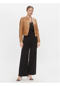 Vero Moda Kurtka z imitacji skóry Love 10300241 Brązowy Regular Fit. Kolor: brązowy. Materiał: skóra