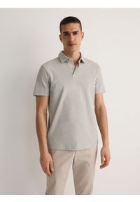 Reserved - Koszulka polo regular fit - jasnoszary. Typ kołnierza: polo. Kolor: szary. Materiał: bawełna