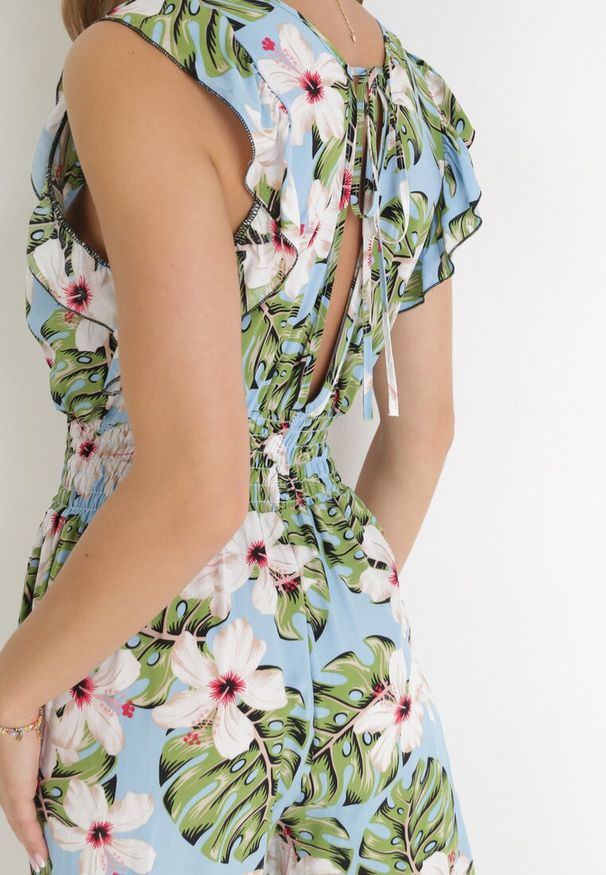 Born2be - Jasnoniebieski Bawełniany Kombinezon z Długimi Nogawkami w Kwiatowy Wzór Daina. Okazja: na spacer. Kolor: niebieski. Materiał: bawełna. Długość: długie. Wzór: kwiaty. Sezon: lato. Styl: street, elegancki