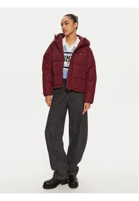 Tommy Jeans Kurtka zimowa Vail DW0DW18841 Bordowy Regular Fit. Kolor: czerwony. Materiał: syntetyk. Sezon: zima