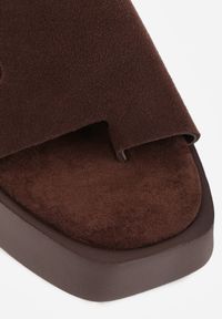 Renee - Brązowe Sandały Japonki z Paskiem na Palec na Grubej Podeszwie z Koturnem Tibas. Okazja: na co dzień. Zapięcie: pasek. Kolor: brązowy. Materiał: len. Sezon: lato. Obcas: na koturnie. Styl: casual #4