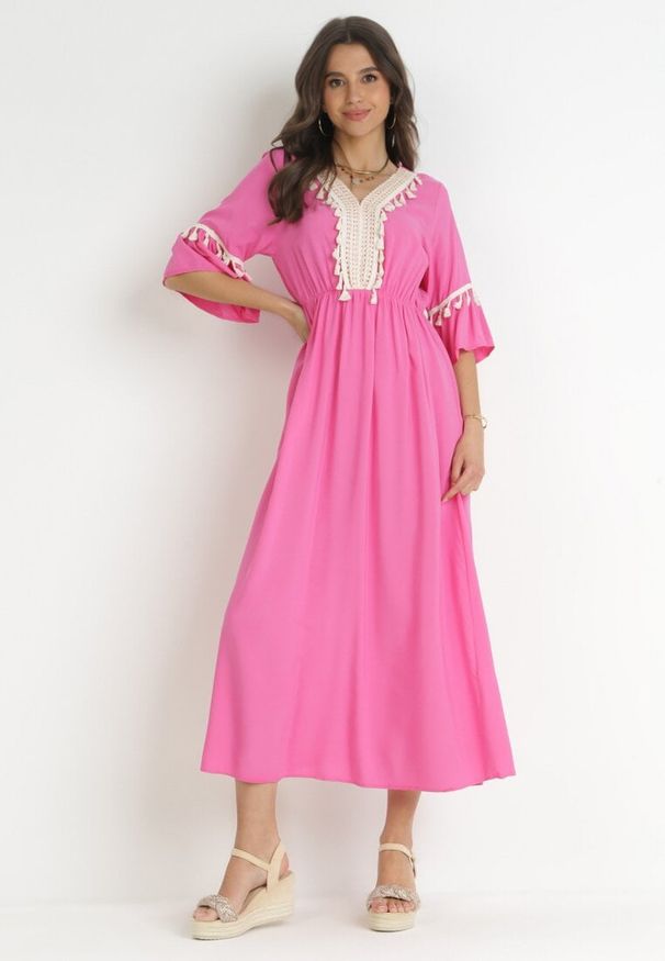 Born2be - Fuksjowa Wiskozowa Sukienka Maxi z Ozdobnym Dekoltem i Gumką w Pasie Latava. Okazja: na co dzień. Kolor: różowy. Materiał: wiskoza. Styl: casual. Długość: maxi