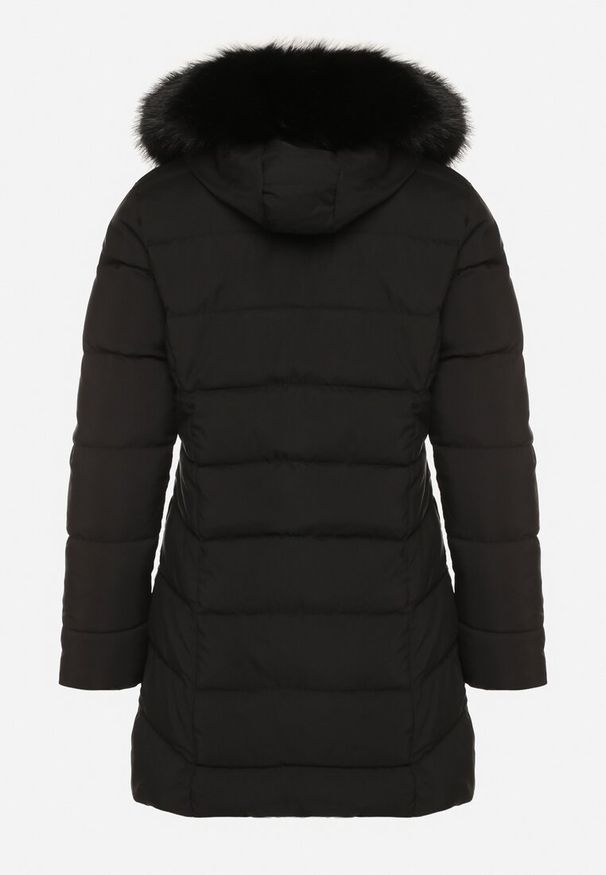 Born2be - Czarna Pikowana Kurtka z Kapturem z Futerkiem Espenna. Okazja: na co dzień. Typ kołnierza: kaptur. Kolekcja: plus size. Kolor: czarny. Materiał: futro. Sezon: zima. Styl: casual, elegancki