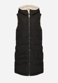 Born2be - Czarna Pikowana Kamizelka Dwustronna z Futerkiem Typu Baranek i Kapturem Lertiala. Okazja: na co dzień. Kolor: czarny. Materiał: futro. Wzór: aplikacja. Styl: casual, elegancki, klasyczny #6