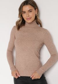 Born2be - Beżowy Klasyczny Golf z Bawełną Reilisea. Okazja: na co dzień. Typ kołnierza: golf. Kolor: beżowy. Materiał: bawełna. Styl: klasyczny #4