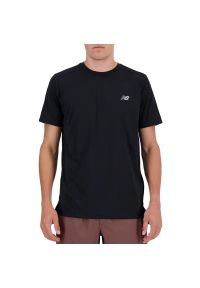 Koszulka New Balance MT41222BK - czarna. Kolor: czarny. Materiał: poliester, materiał. Sport: fitness