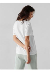 4f - T-shirt oversize z nadrukiem damski. Kolor: biały. Materiał: materiał. Wzór: nadruk #2