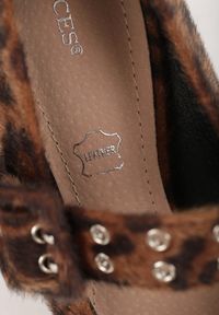 Born2be - Brązowe Panterkowe Czółenka Vices na Szpilce ze Skórzaną Wkładką Ozdobione Nitami Aribene. Okazja: na spotkanie biznesowe. Zapięcie: sprzączka. Kolor: brązowy. Materiał: skóra. Wzór: aplikacja. Obcas: na szpilce. Styl: biznesowy, elegancki, klasyczny #4