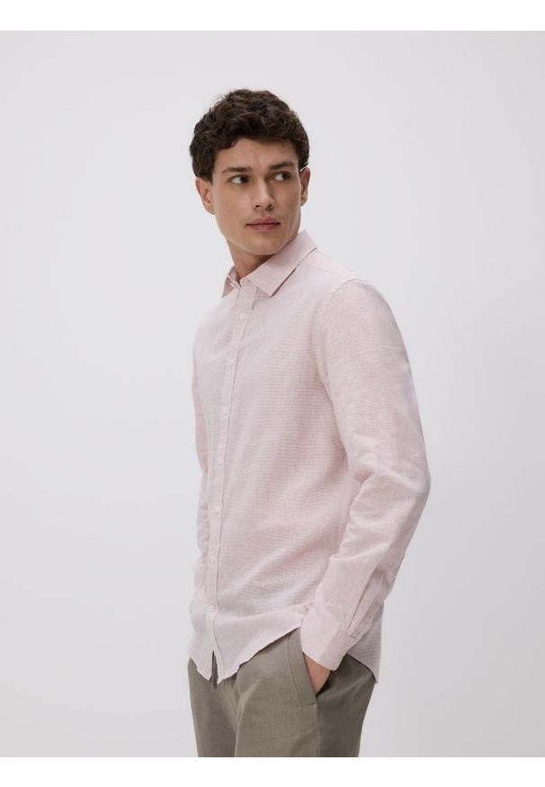 Reserved - Koszula regular fit z lnem - brzoskwiniowy. Kolor: pomarańczowy. Materiał: len