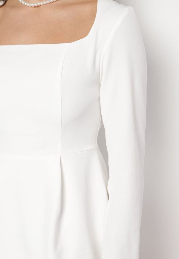 Born2be - Biała Sukienka Taliowana z Kwadratowym Dekoltem Jelzemis. Okazja: na co dzień, na spacer. Typ kołnierza: dekolt kwadratowy. Kolor: biały. Materiał: poliester. Długość rękawa: długi rękaw. Typ sukienki: proste. Styl: casual, elegancki