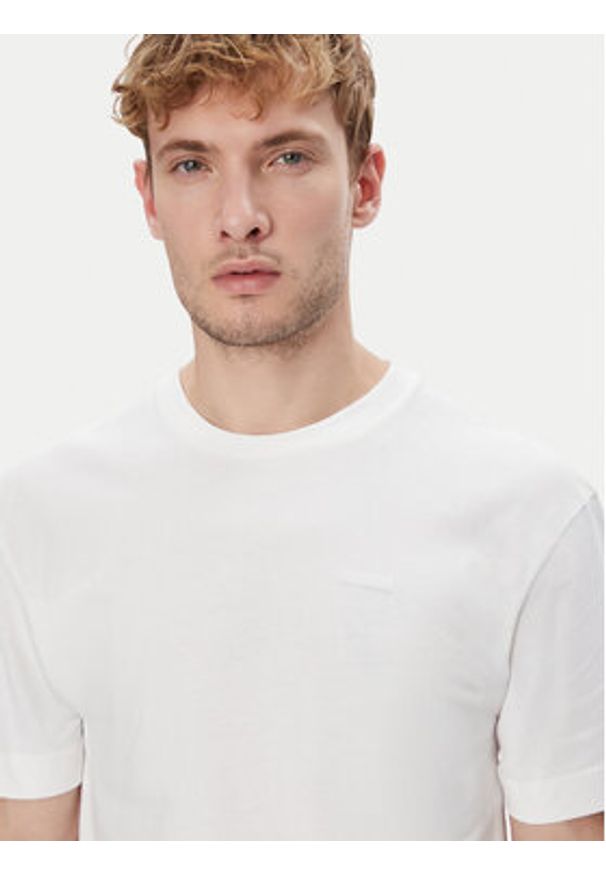Calvin Klein T-Shirt K10K112749 Biały Comfort Fit. Kolor: biały. Materiał: bawełna