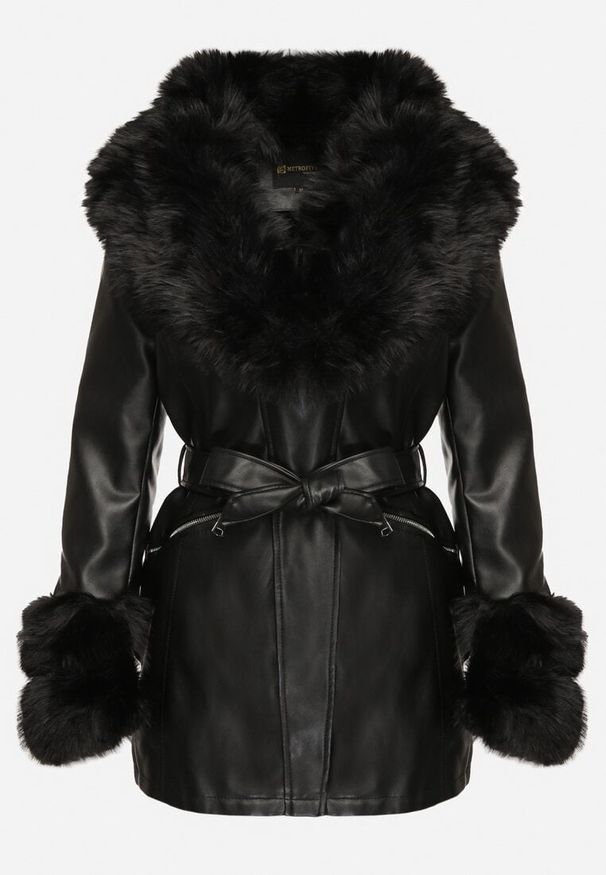 Born2be - Czarna Taliowana Kurtka z Imitacji Skóry Obszyta Futerkiem Tilista. Okazja: na co dzień. Kolekcja: plus size. Kolor: czarny. Materiał: futro, skóra. Długość rękawa: długi rękaw. Długość: długie. Styl: klasyczny, elegancki, casual